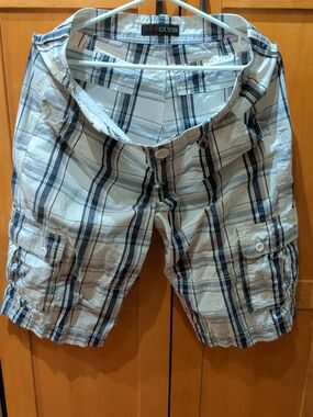 GUESS Mens Plaid Cargo Shorts Size 33 White Blue Gray Cotton Cargo Shorts